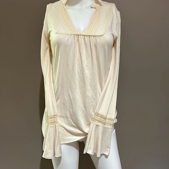 Arden B Cream Lace VNeck Blouse Long sleeve Small - Picture 1 of 8